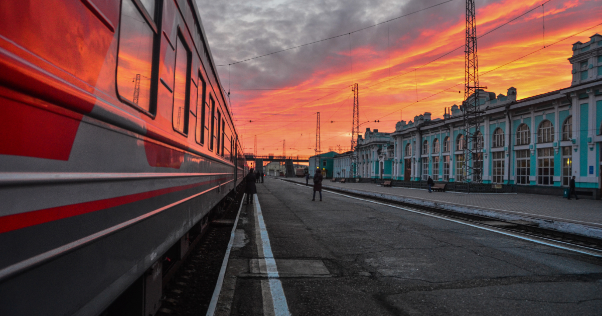 俄羅斯西伯利亞大鐵路是世界最長鐵路，可以將沿途景色盡收眼底，建議提早訂票，才可以買到理想座位。