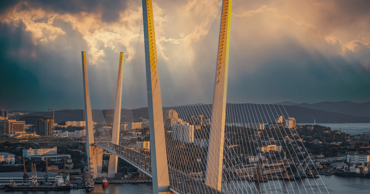 Zolotoy Rog Bridge