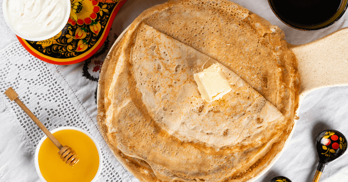 俄羅斯旅遊可以嚐嚐俄羅斯人常吃的布林餅，這又稱為俄羅斯煎餅，因為製作方式簡單，家家戶戶都會做，因此很常見。