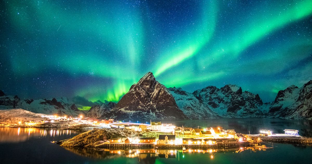 俄羅斯旅遊一定要去看極光，莫曼斯克因為其地理位置良好，又被稱為極光之都，如果有機會，一定要去看看。