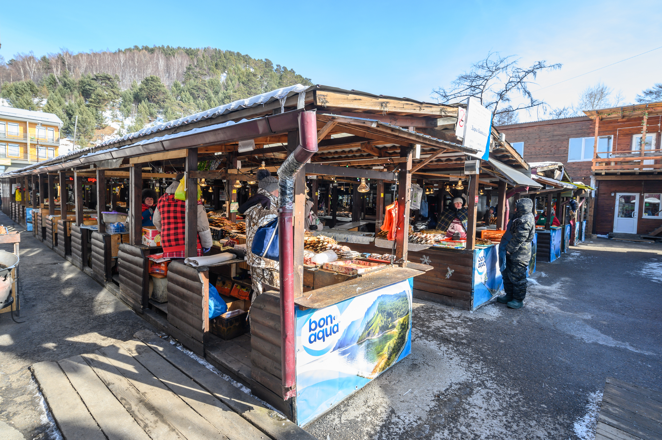 湖邊魚市場